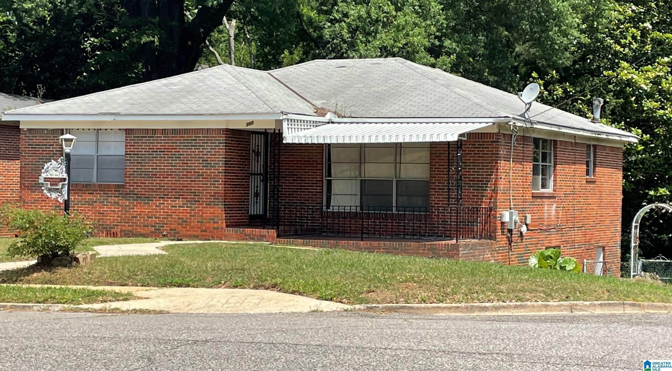 300 16th Avenue Southwest Birmingham, AL 35211 - Photo 3 of 24