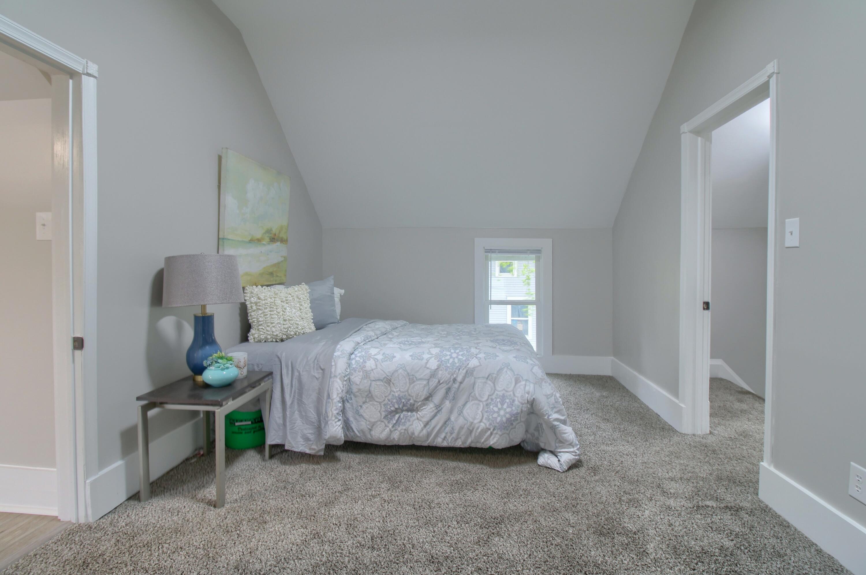 127 Bates Street Jackson, MI 49202 - Photo 17 of 39 Primary-Bedroom (21)