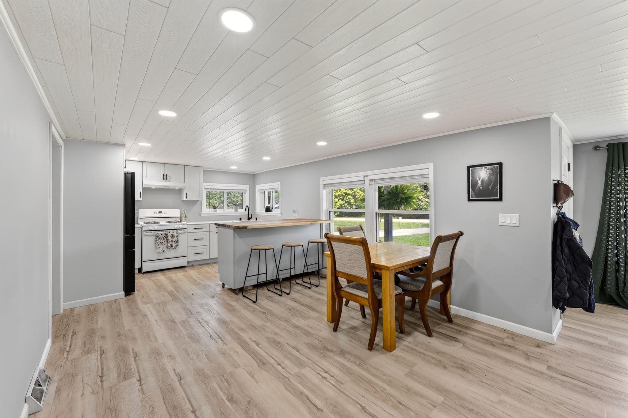W6219 West Bush Road Pardeeville, WI 53954 - Photo 6 of 42 Gallery Image 6