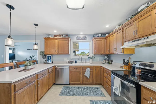 $295,000 | 607 Cherokee Lane, Pontiac, IL 61764