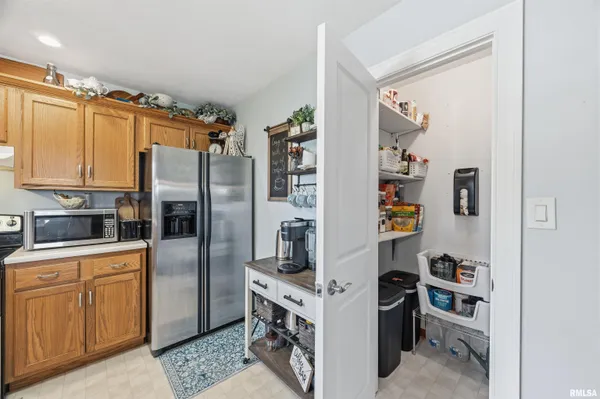 $295,000 | 607 Cherokee Lane, Pontiac, IL 61764