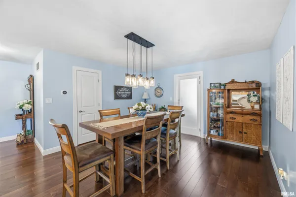 $295,000 | 607 Cherokee Lane, Pontiac, IL 61764