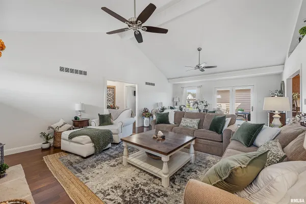 $295,000 | 607 Cherokee Lane, Pontiac, IL 61764