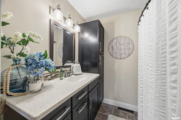 $295,000 | 607 Cherokee Lane, Pontiac, IL 61764