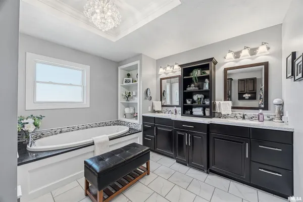 $295,000 | 607 Cherokee Lane, Pontiac, IL 61764