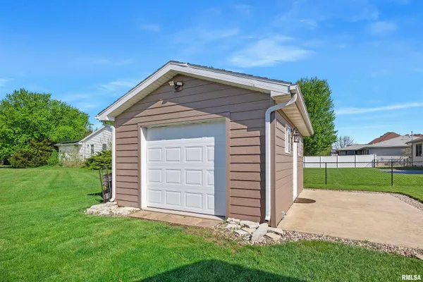$295,000 | 607 Cherokee Lane, Pontiac, IL 61764