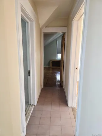 $2,699 | 3913 Lyme Avenue, Unit 2 | Seagate