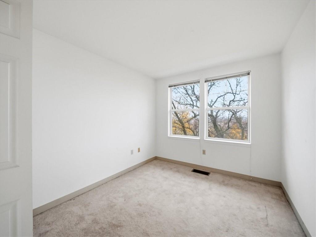 201 Whitridge Street Pittsburgh, PA 15213 - Photo 12 of 19 Gallery Image 12