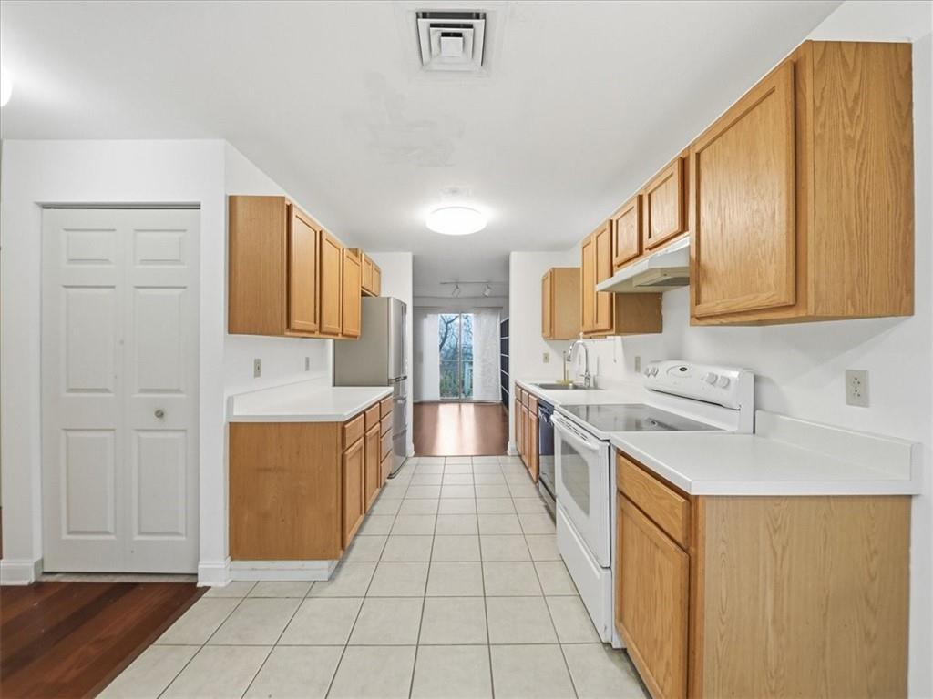 201 Whitridge Street Pittsburgh, PA 15213 - Photo 7 of 19 Gallery Image 7