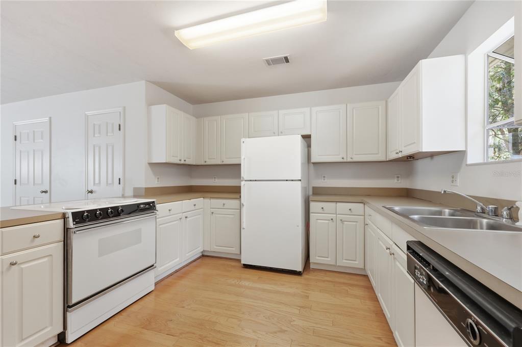 5254 Southwest 97 Drive Gainesville, FL 32608 - Photo 10 of 24