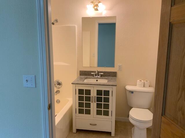 3587 Hugo Road Merlin, OR 97532 - Photo 11 of 19 bath two