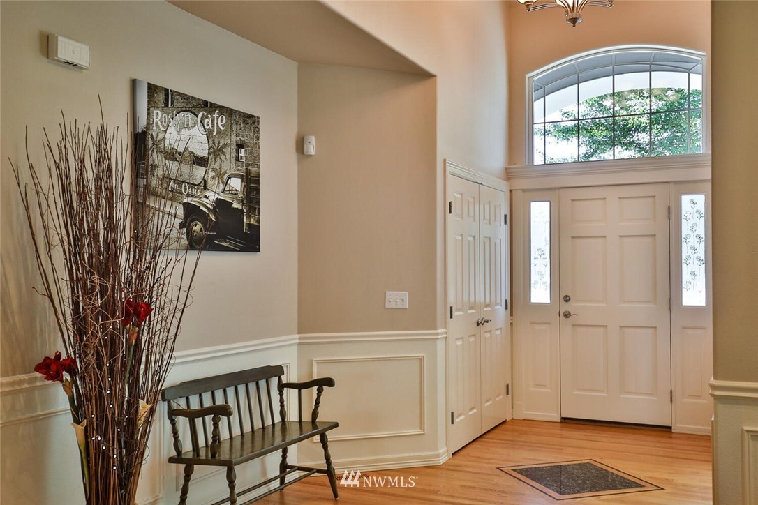 643 Orcas Avenue Northeast Renton, WA 98059 - Photo 3 of 40