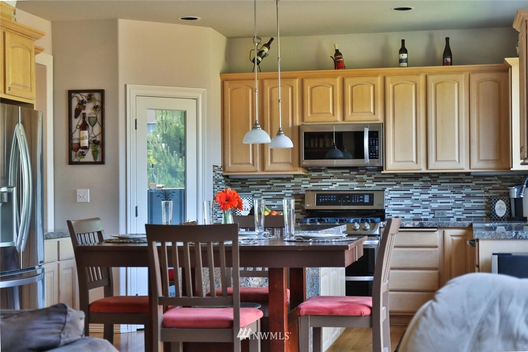 643 Orcas Avenue Northeast Renton, WA 98059 - Photo 9 of 40