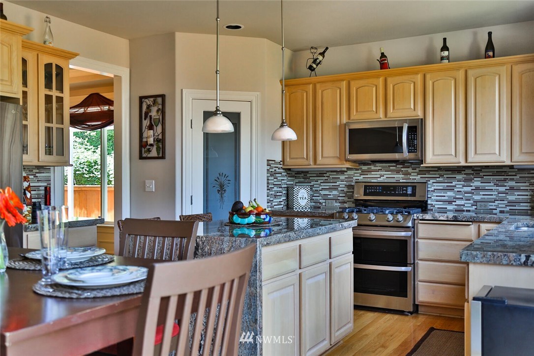 643 Orcas Avenue Northeast Renton, WA 98059 - Photo 10 of 40