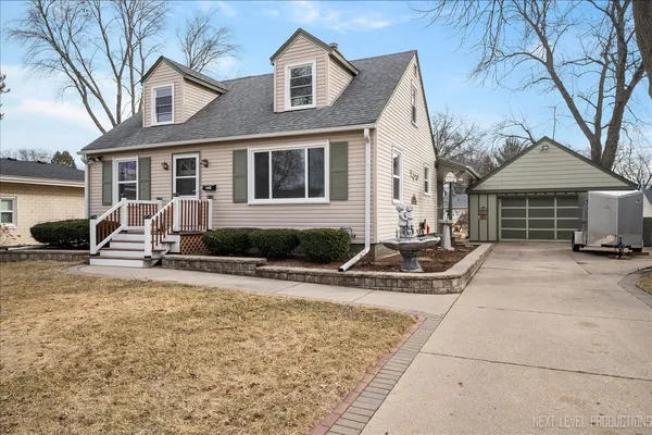 $350,000 | 140 South Westlawn Avenue, Aurora, IL 60506