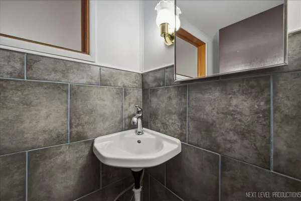 $350,000 | 140 South Westlawn Avenue, Aurora, IL 60506