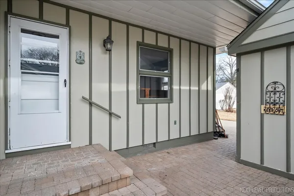 $350,000 | 140 South Westlawn Avenue, Aurora, IL 60506