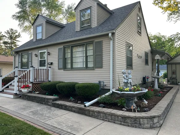 $350,000 | 140 South Westlawn Avenue, Aurora, IL 60506