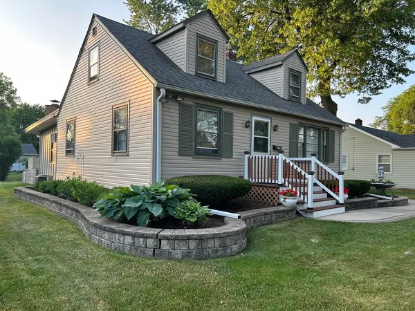 $350,000 | 140 South Westlawn Avenue, Aurora, IL 60506