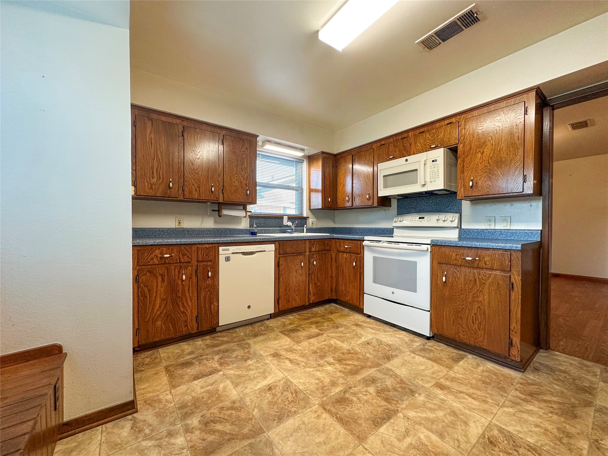 1016 Grove Street Angleton, TX 77515 - Photo 6 of 18