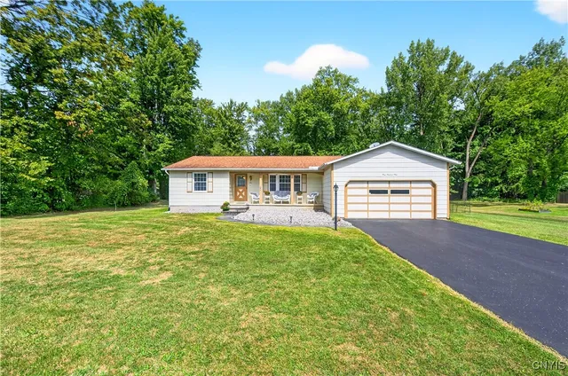 $303,000 | 101 Whiskwood Lane, Manlius, NY 13116