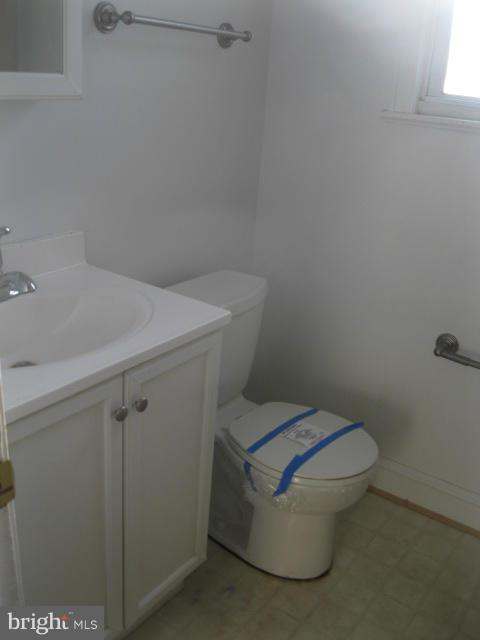 8818 Glenville Road Silver Spring, MD 20901 - Photo 5 of 13 Bath