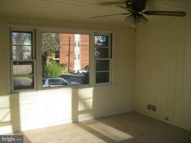 8818 Glenville Road Silver Spring, MD 20901 - Photo 7 of 13 Living Room