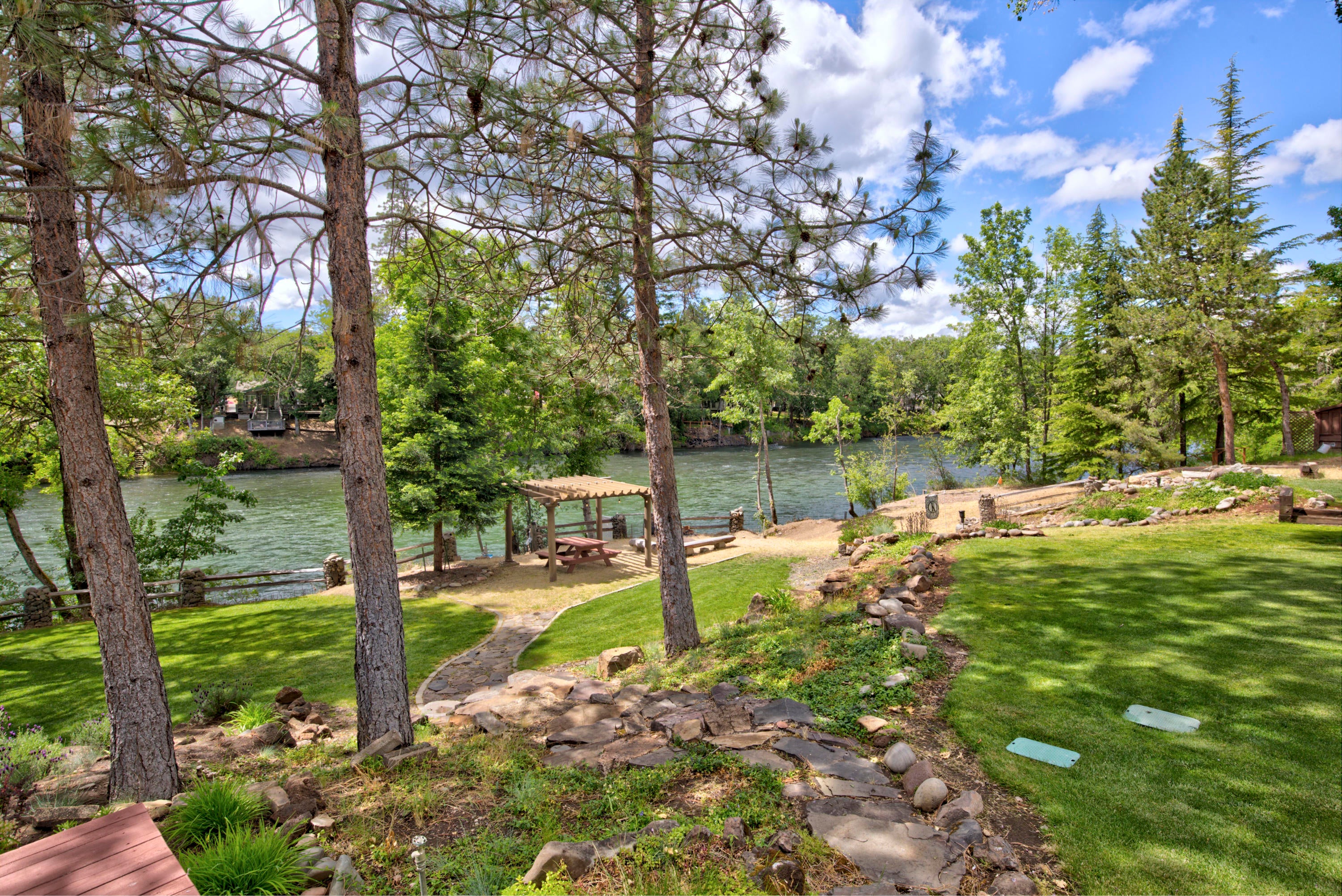 897 Old Ferry Road Shady Cove, OR 97539 - Photo 17 of 70 of028