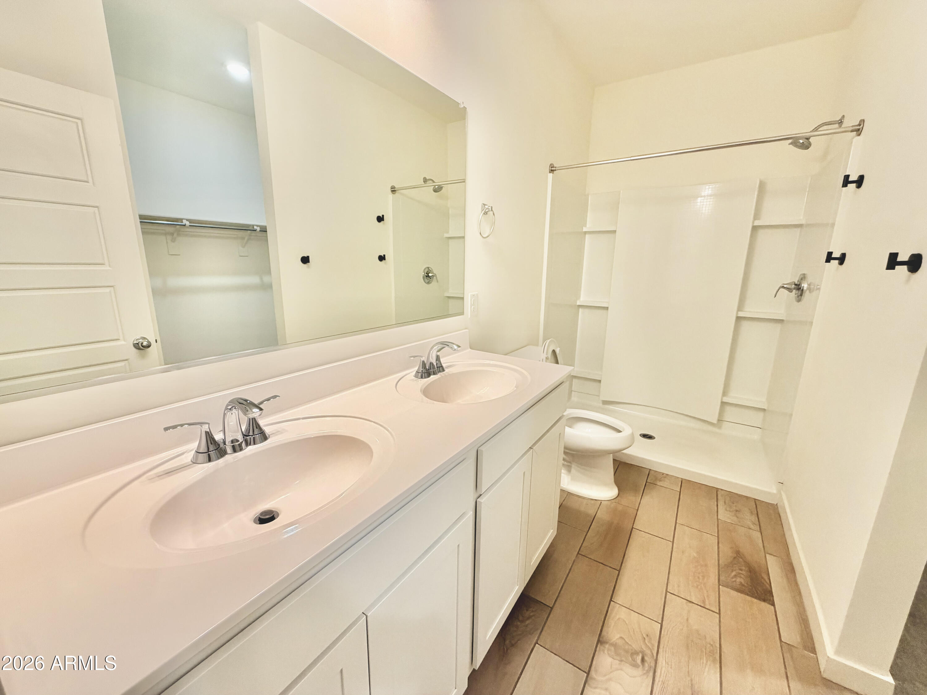 948 East Wiley Way Casa Grande, AZ 85122 - Photo 15 of 19 Owners Suite Bathroom