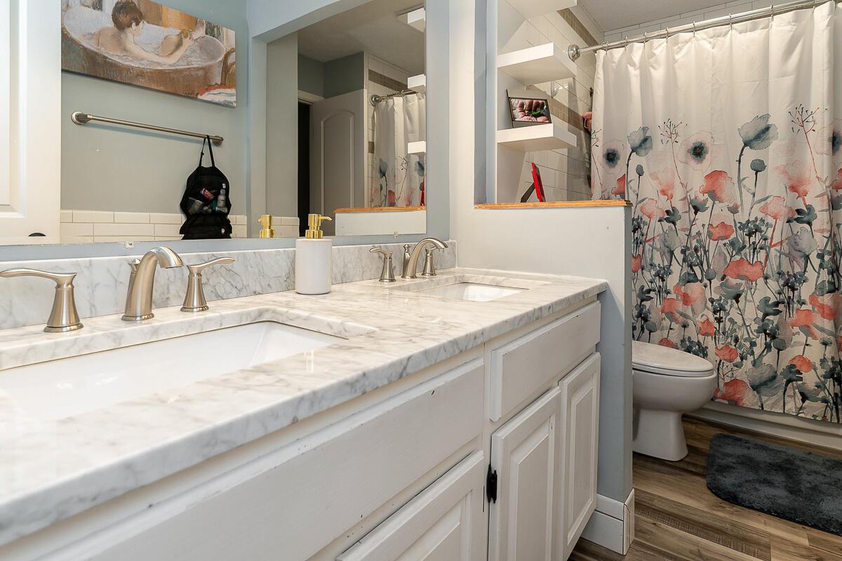 1380 Thurell Road Columbus, OH 43229 - Photo 13 of 27 Master Bath