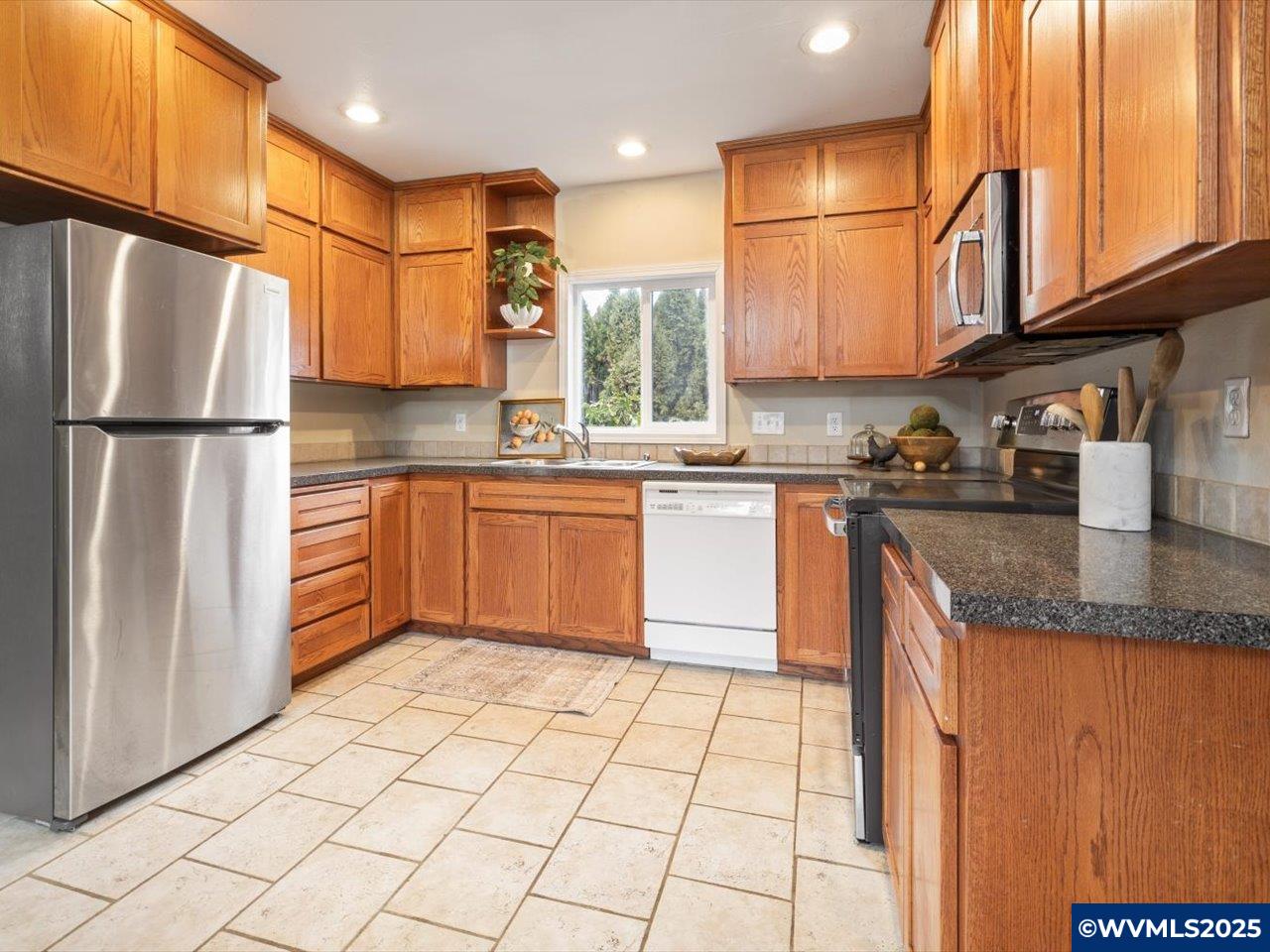 1271 Southwest Hayter Street Dallas, OR 97338 - Photo 17 of 44 Gallery Image 17