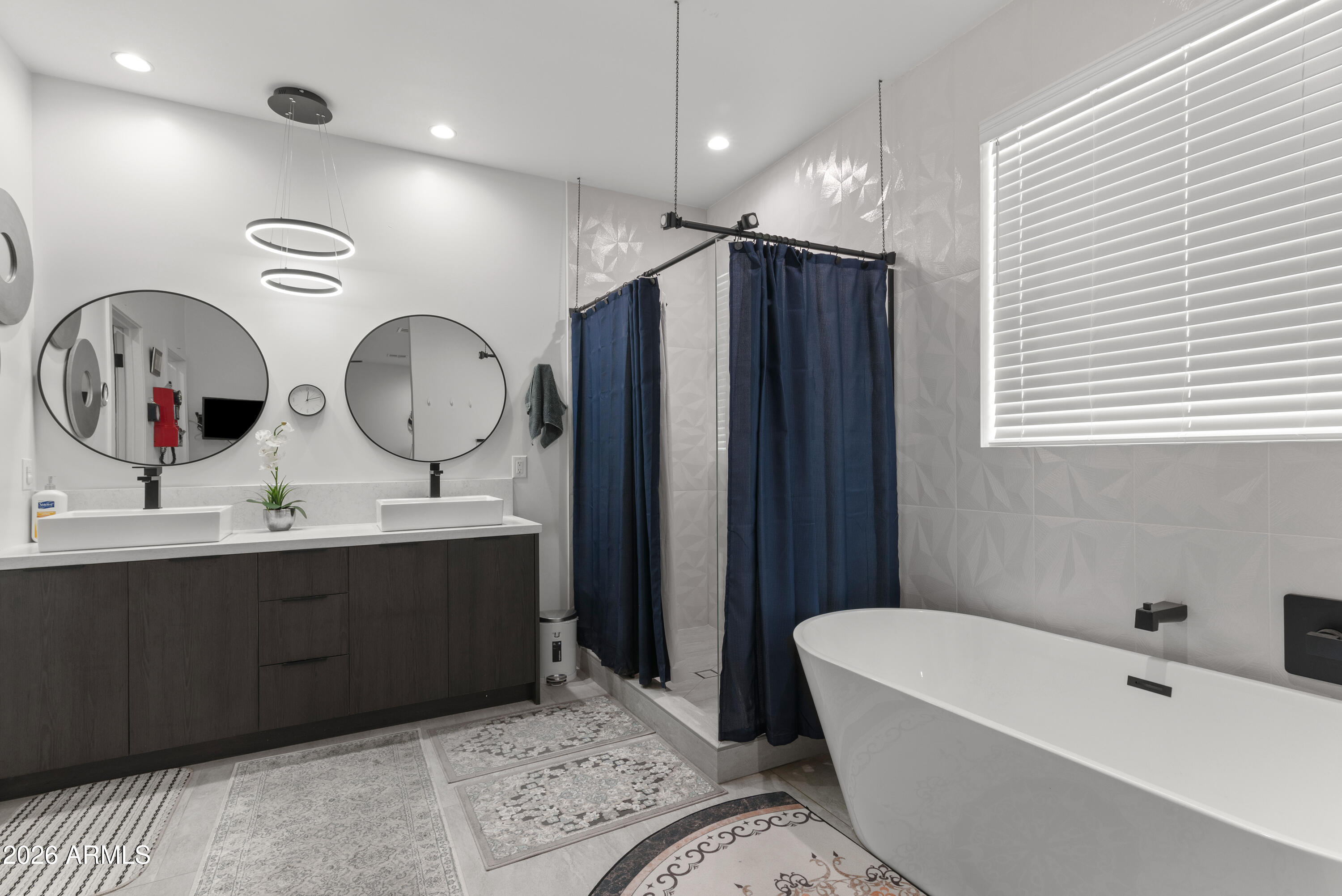 2826 North 28th Place Phoenix, AZ 85008 - Photo 6 of 14 28th pl Primary bath