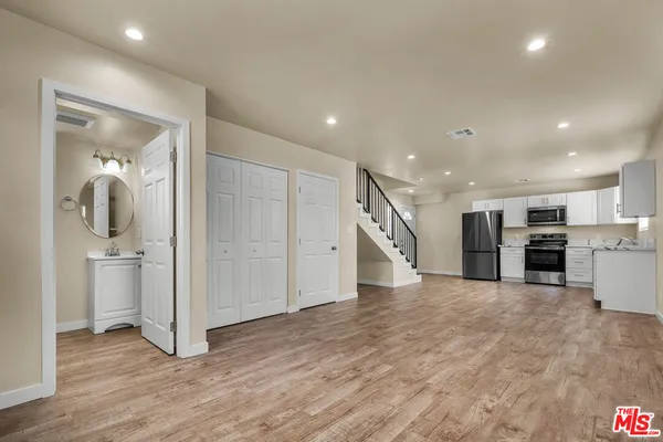 $2,995 | 2816 West Jefferson Boulevard, Los Angeles, CA 90018