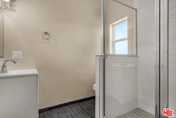 $2,995 | 2816 West Jefferson Boulevard, Los Angeles, CA 90018