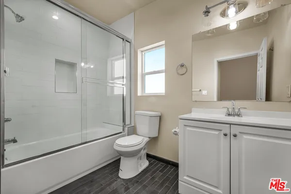 $2,995 | 2816 West Jefferson Boulevard, Los Angeles, CA 90018