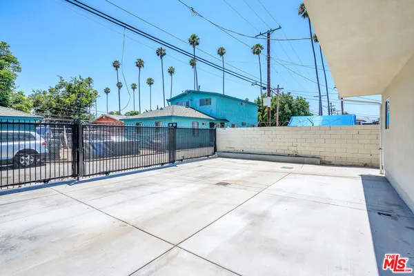 $2,995 | 2816 West Jefferson Boulevard, Los Angeles, CA 90018