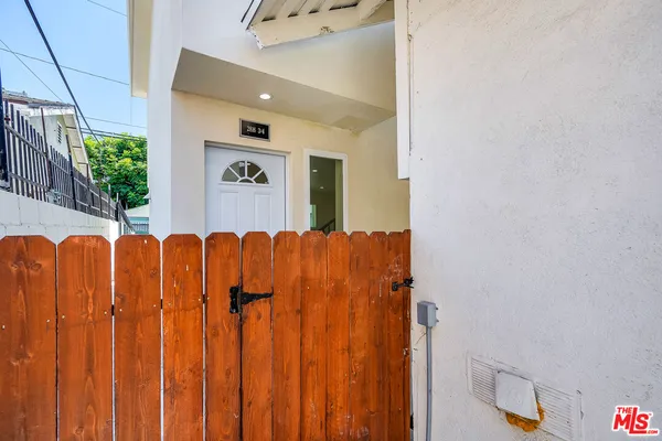 $2,995 | 2816 West Jefferson Boulevard, Los Angeles, CA 90018