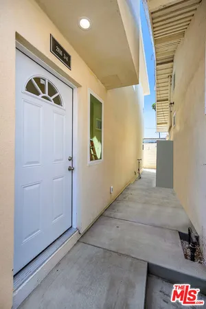 $2,995 | 2816 West Jefferson Boulevard, Los Angeles, CA 90018