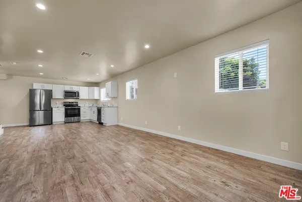 $2,995 | 2816 West Jefferson Boulevard, Los Angeles, CA 90018