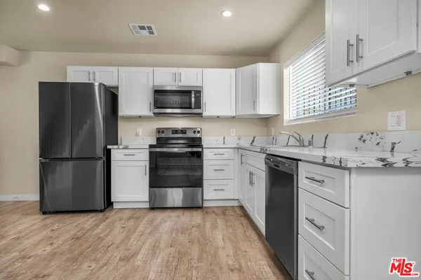 $2,995 | 2816 West Jefferson Boulevard, Los Angeles, CA 90018