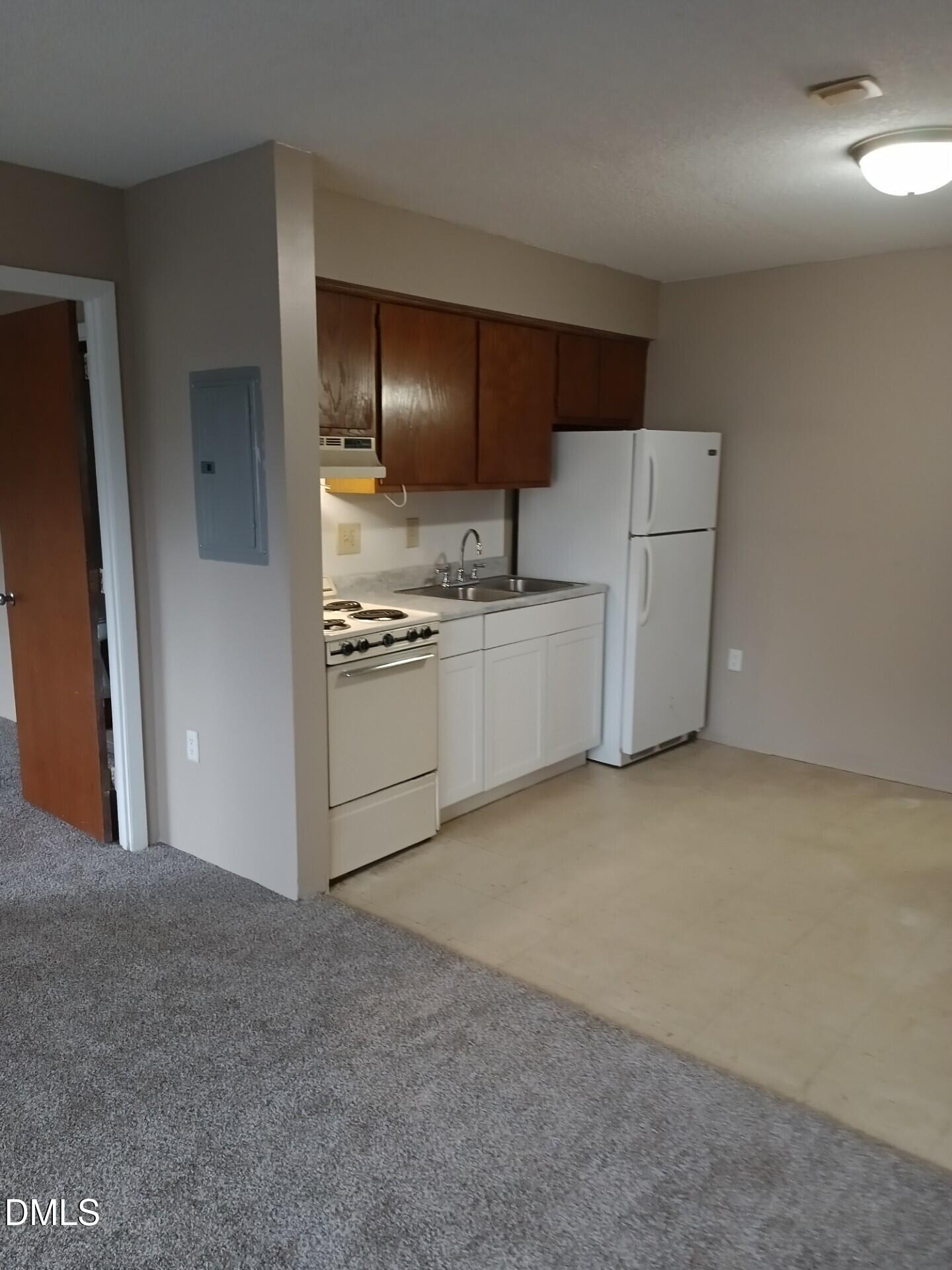 4700 Westgrove Street, Unit 516 Raleigh, NC 27606 - Photo 2 of 7 516 Kitchen
