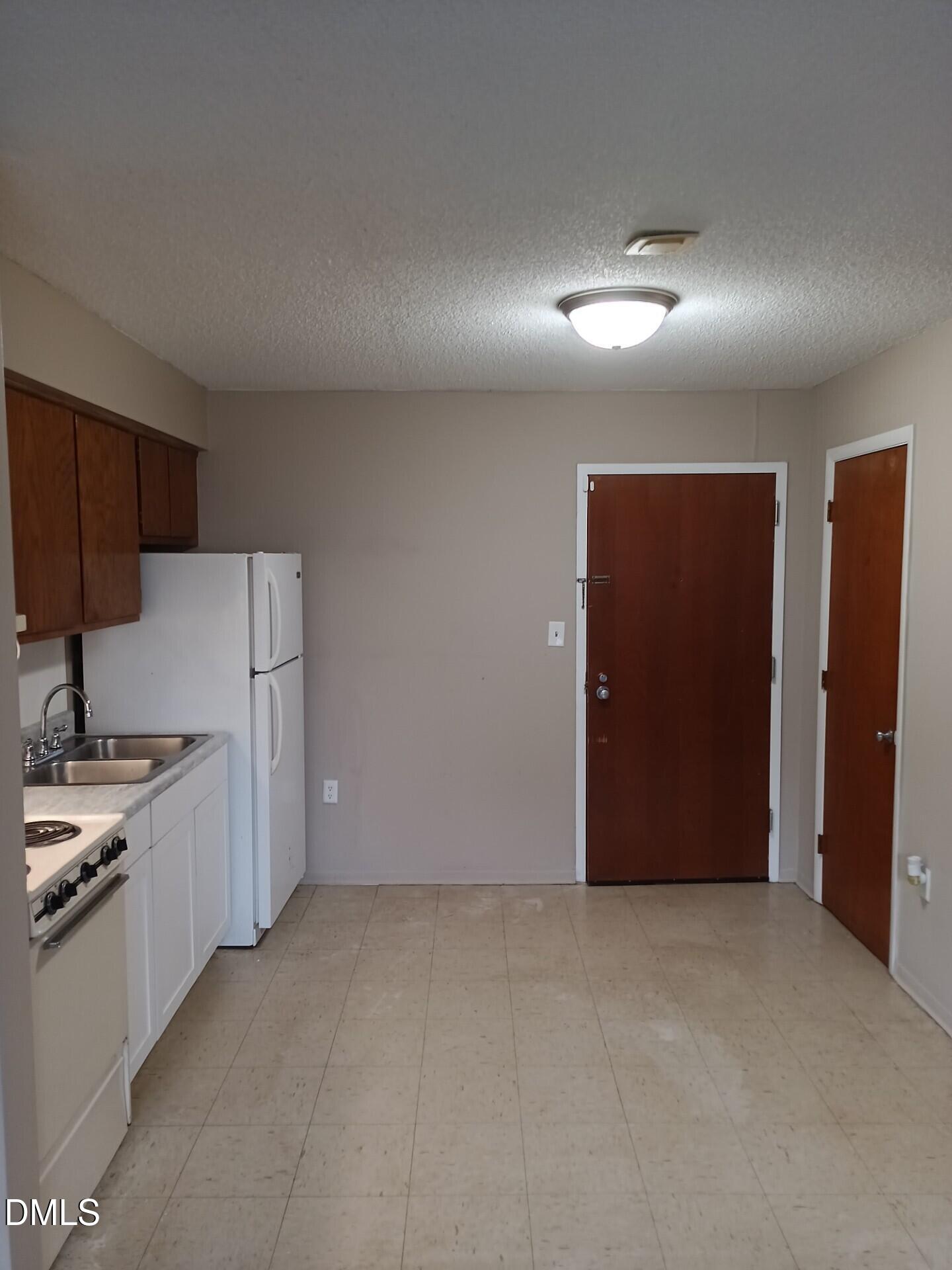 4700 Westgrove Street, Unit 516 Raleigh, NC 27606 - Photo 3 of 7 516 Eat in kitchen