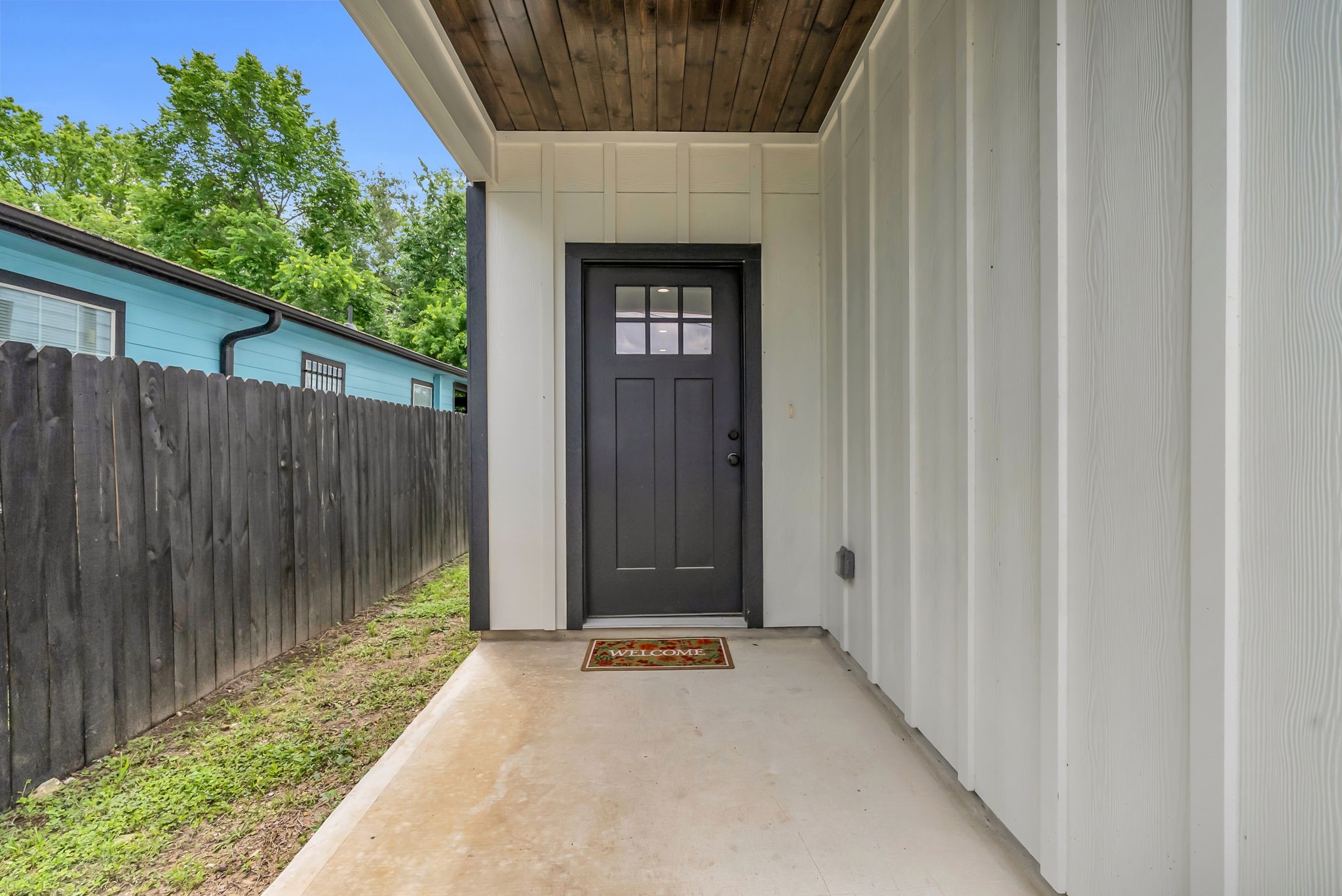 8136 Chateau Street Houston, TX 77028 - Photo 3 of 46 Welcome Home!