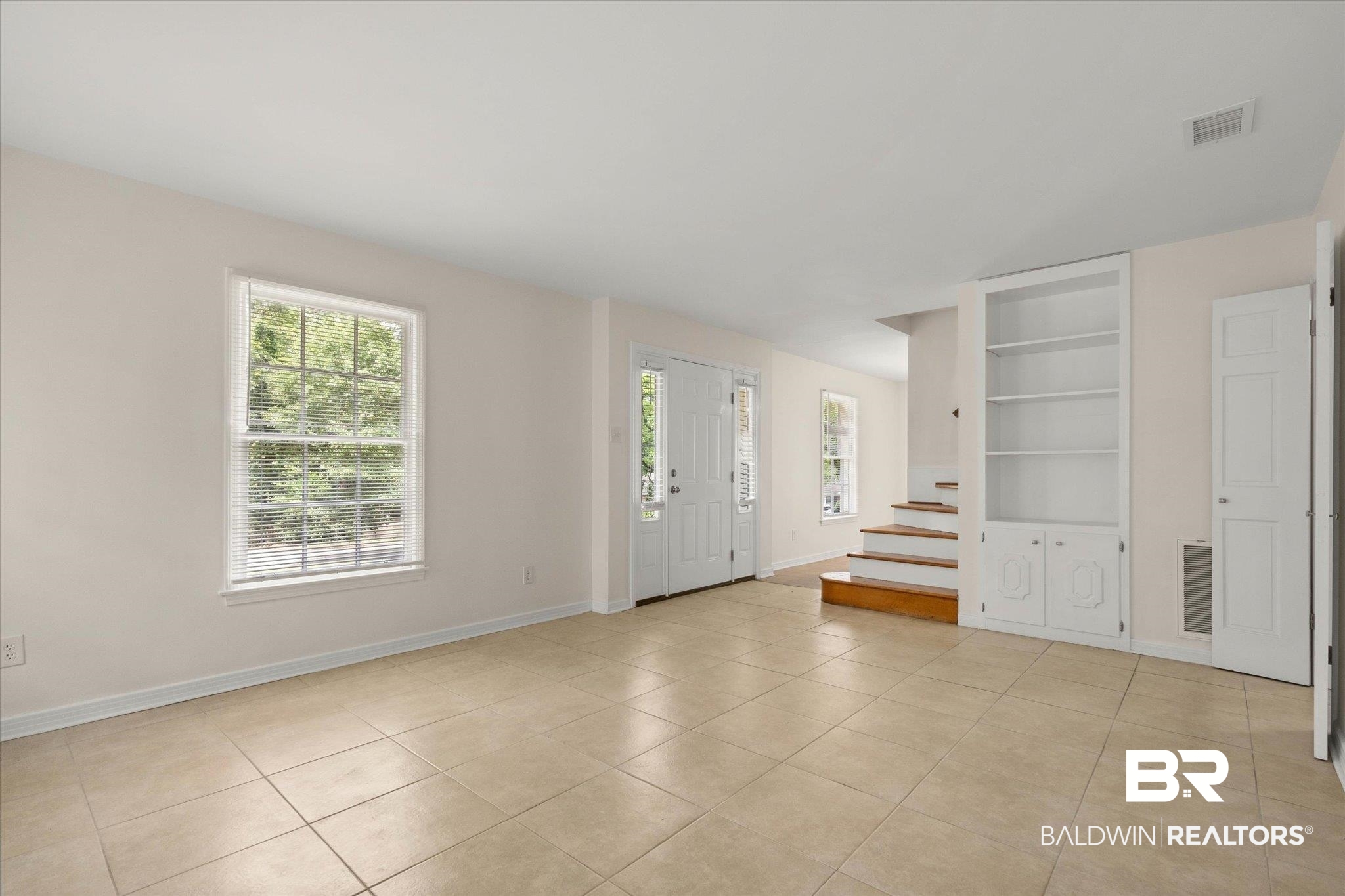 810 Nassau Drive Mobile, AL 36608 - Photo 3 of 31 Living Room