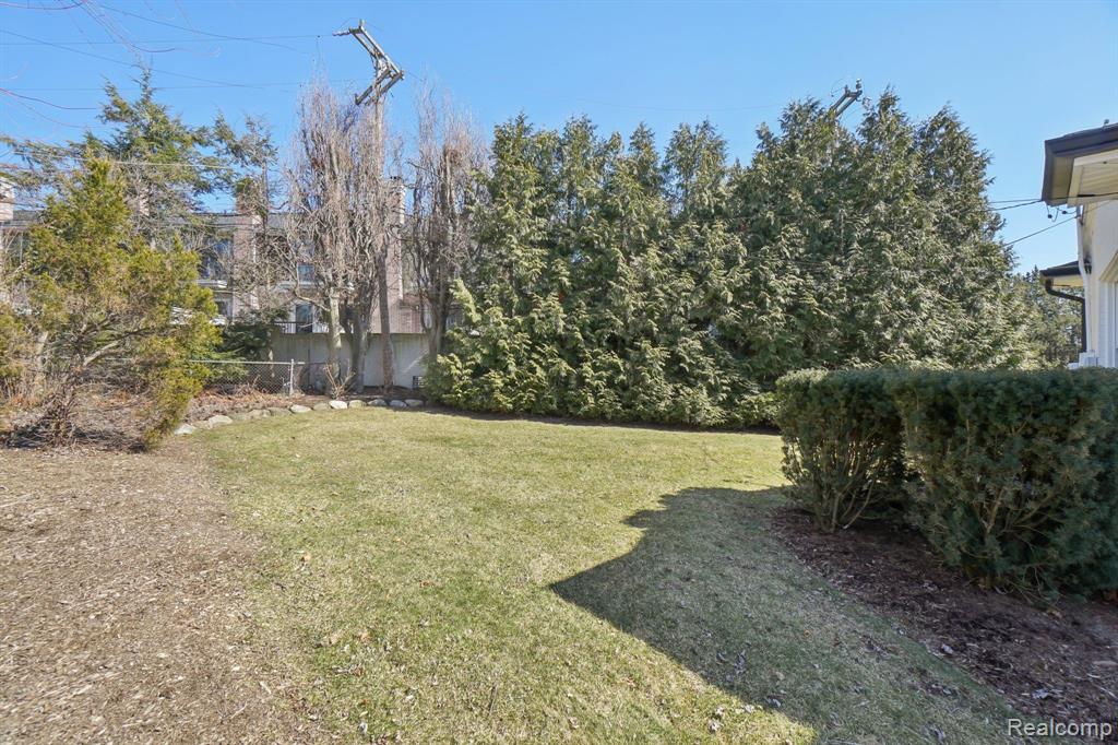 18122 Riverside Drive Beverly Hills, MI 48025 - Photo 37 of 41