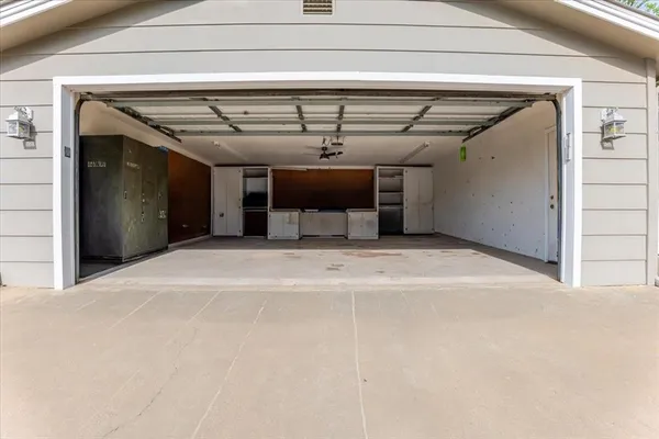 a view of a garage