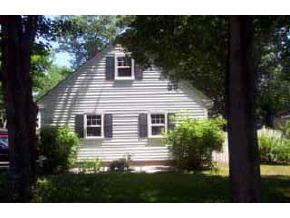 138 Oneida Street Manchester, NH 03102 - Photo 2 of 5 Gallery Image 2