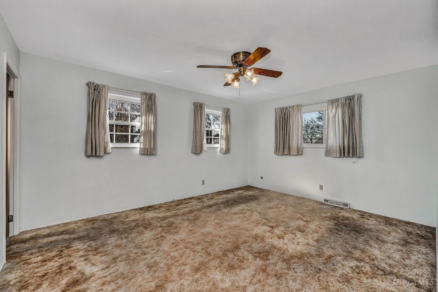 2242 Townsend Road Cincinnati, OH 45238 - Photo 17 of 35