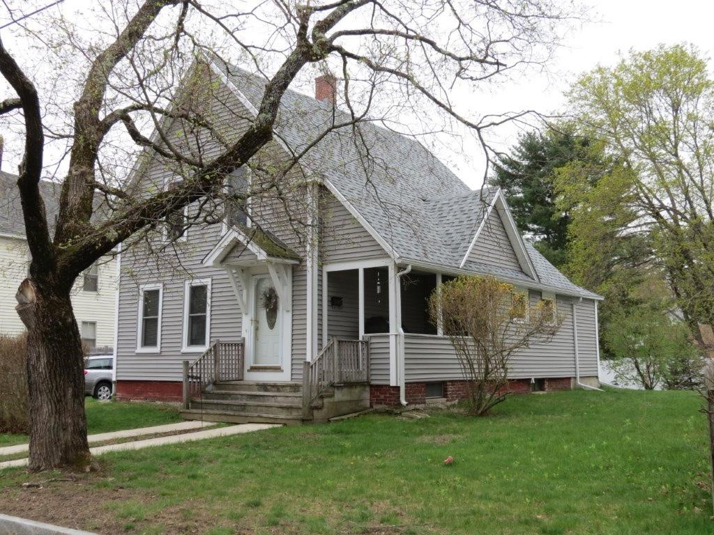 12 Grove Street Rochester, NH 03868 - Photo 1 of 19
