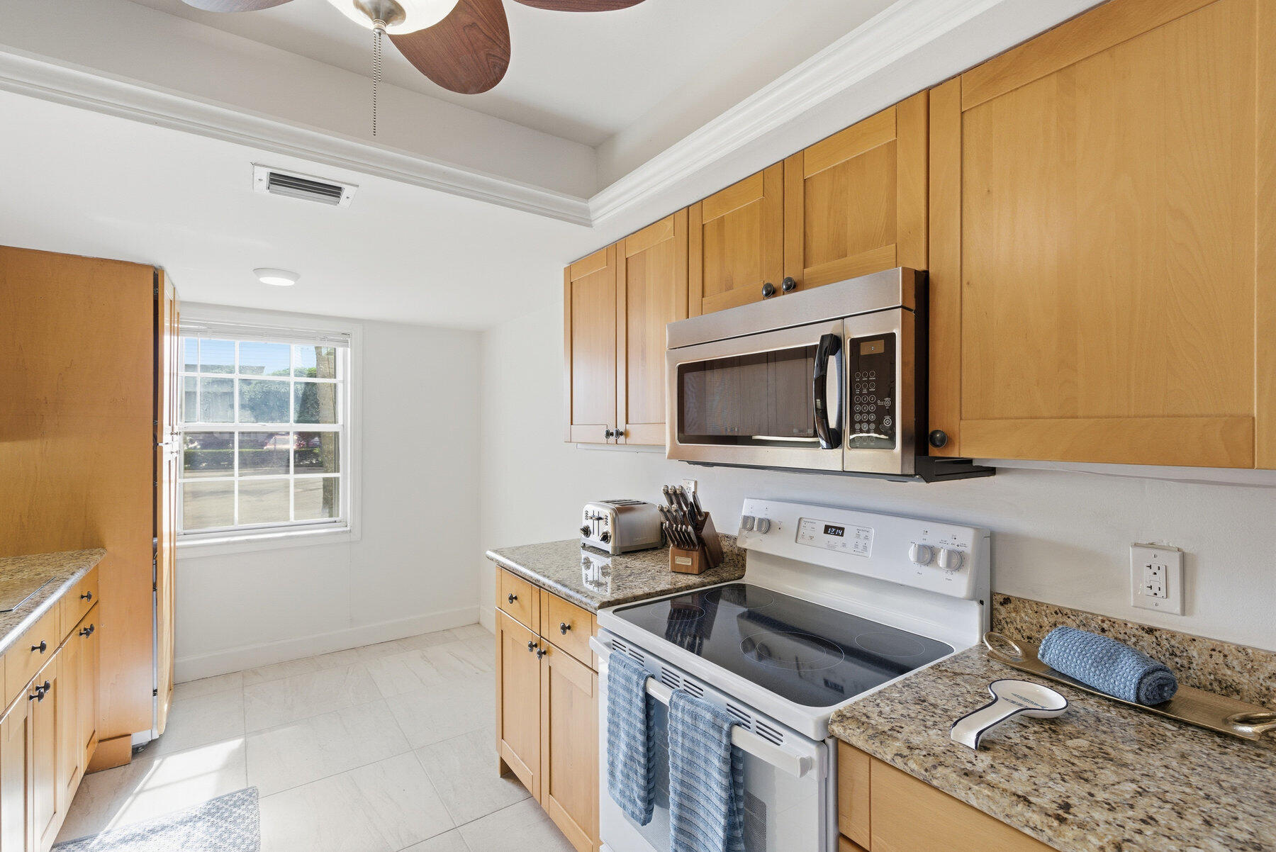 1050 Sugar Sands Boulevard, Unit 174 Singer Island, FL 33404 - Photo 5 of 34 005_00005_101